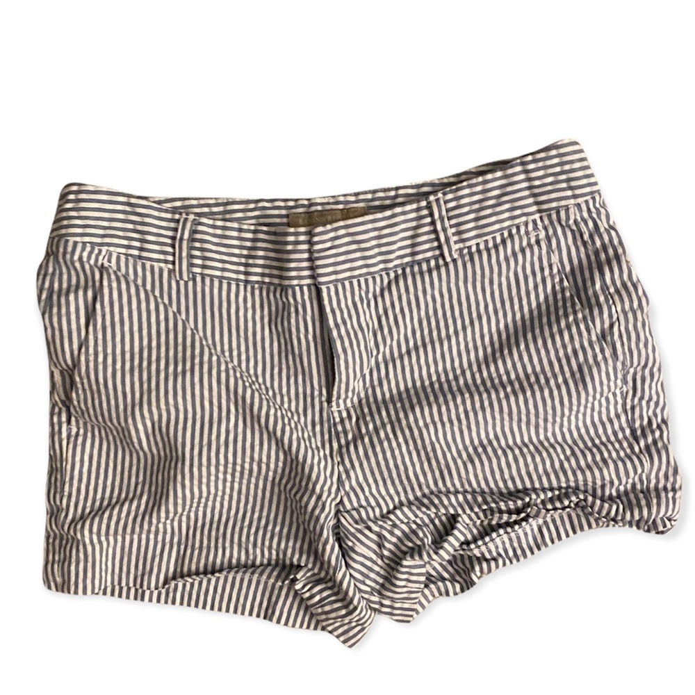 Women Banana Republic Grey/Blue Seersucker shorts size 4 Hampton Fit